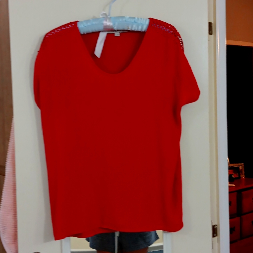 Anne Taylor Loft Red Lace Shoulder with Slit Blose Size Small